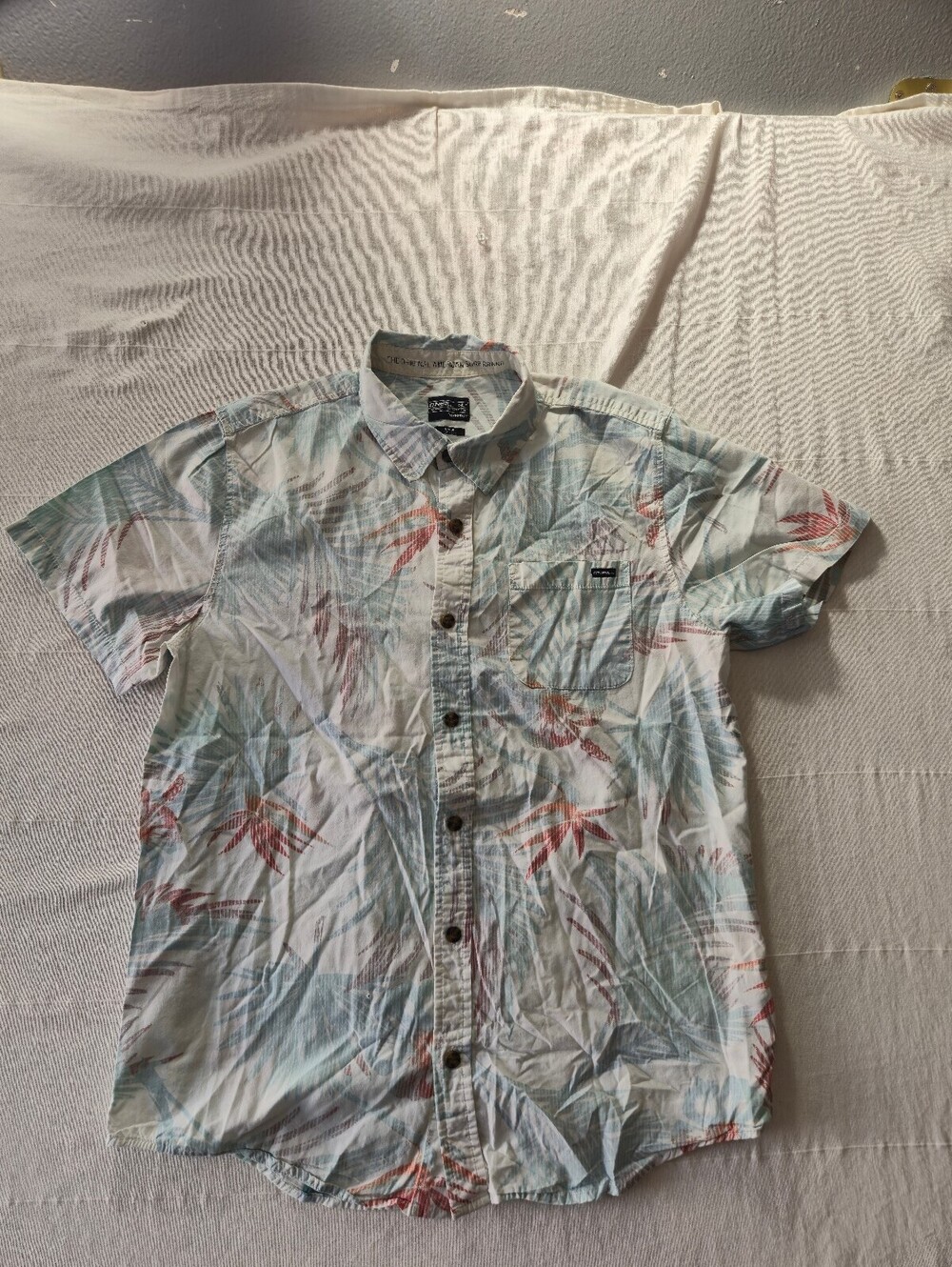 O'Neill Men's Large Short Sleeve Button-Up Shirt with Tropical Print